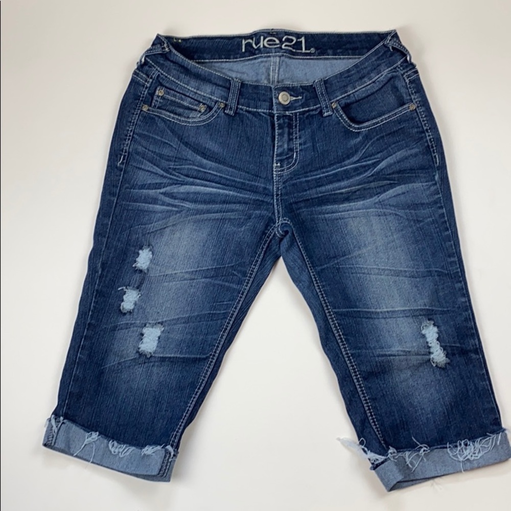 👖Rue 21 Dark denim distressed cut off cuff capris
